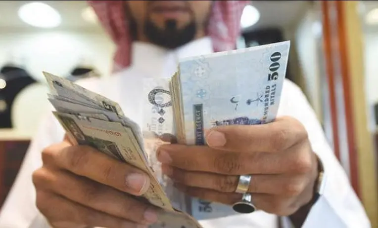 قانون الخصم من الراتب الشهري بالسعودية
