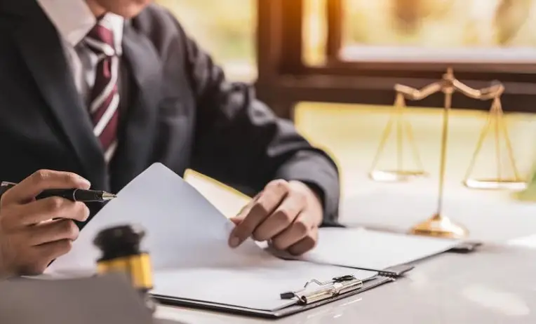 كتابة عقد إيجار منزل عند محامي عقارات